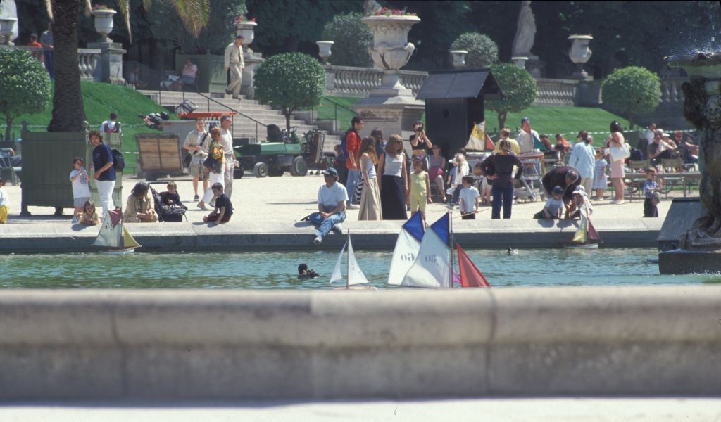Boats on pond (Jardin De Luxemborg)