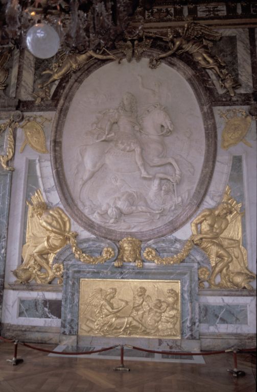 Versailles: Marble wall