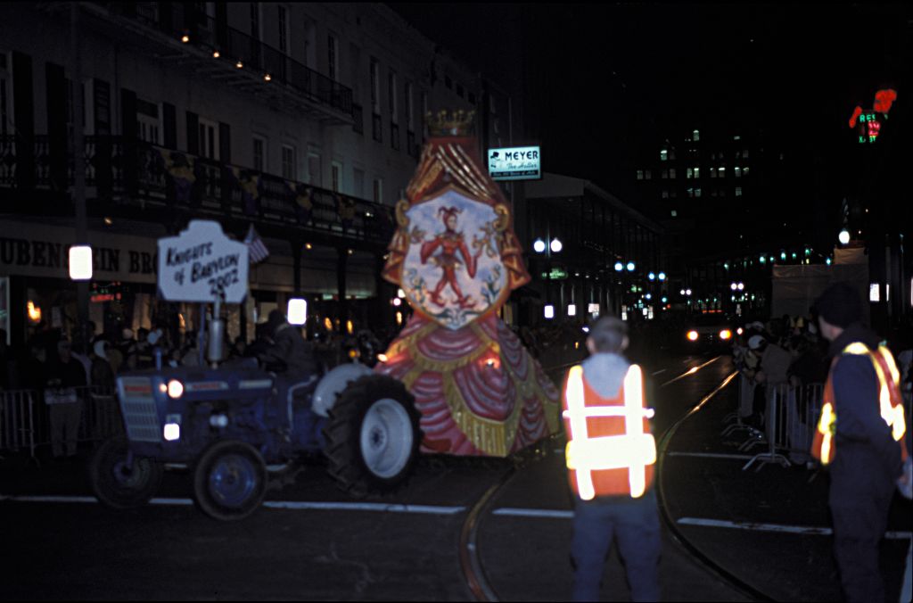 Mardis Gras: Parade at night