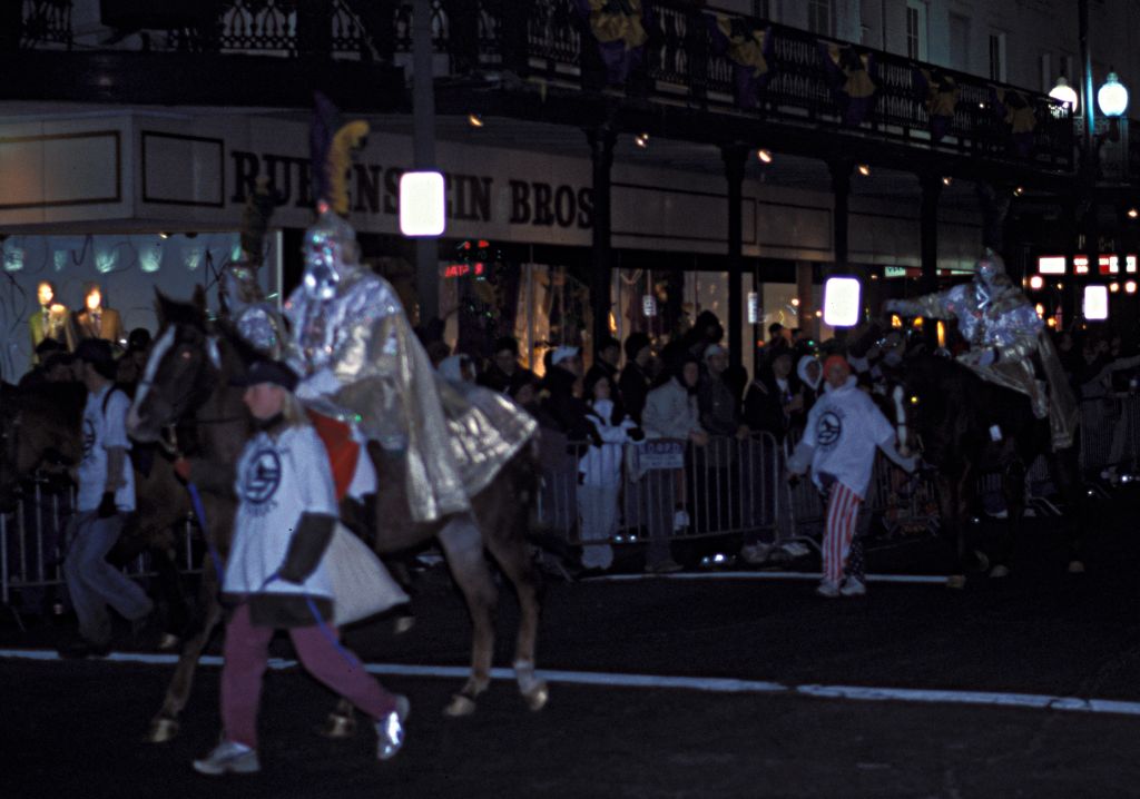 Mardis Gras: Parade at night