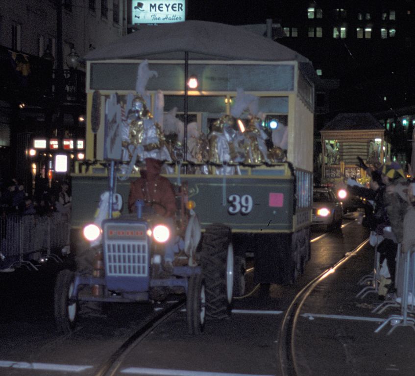 Mardis Gras: Parade at night
