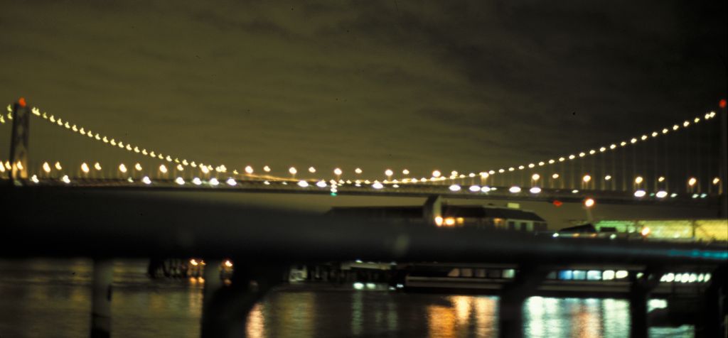 San Fransisco: Bay bridge at night