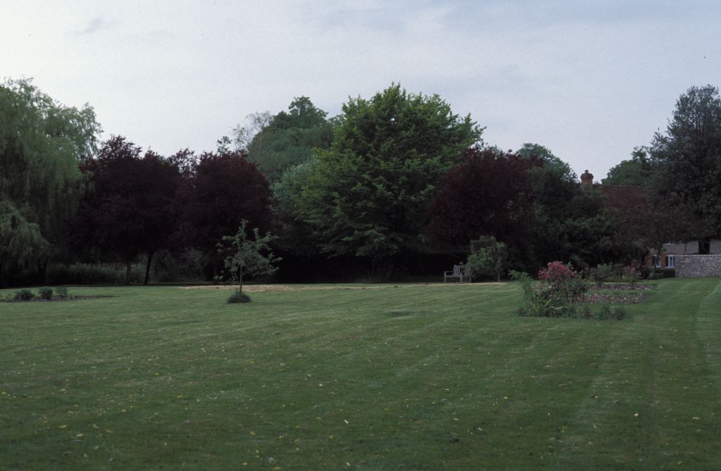 Meon valley: Church green