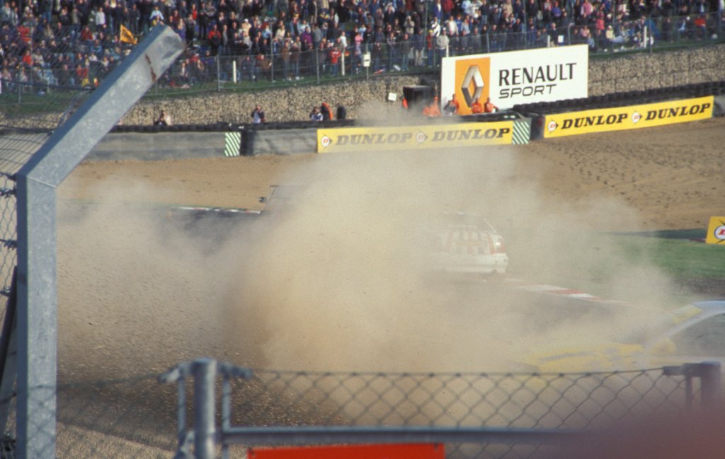 Dust at Paddock Hill Bend