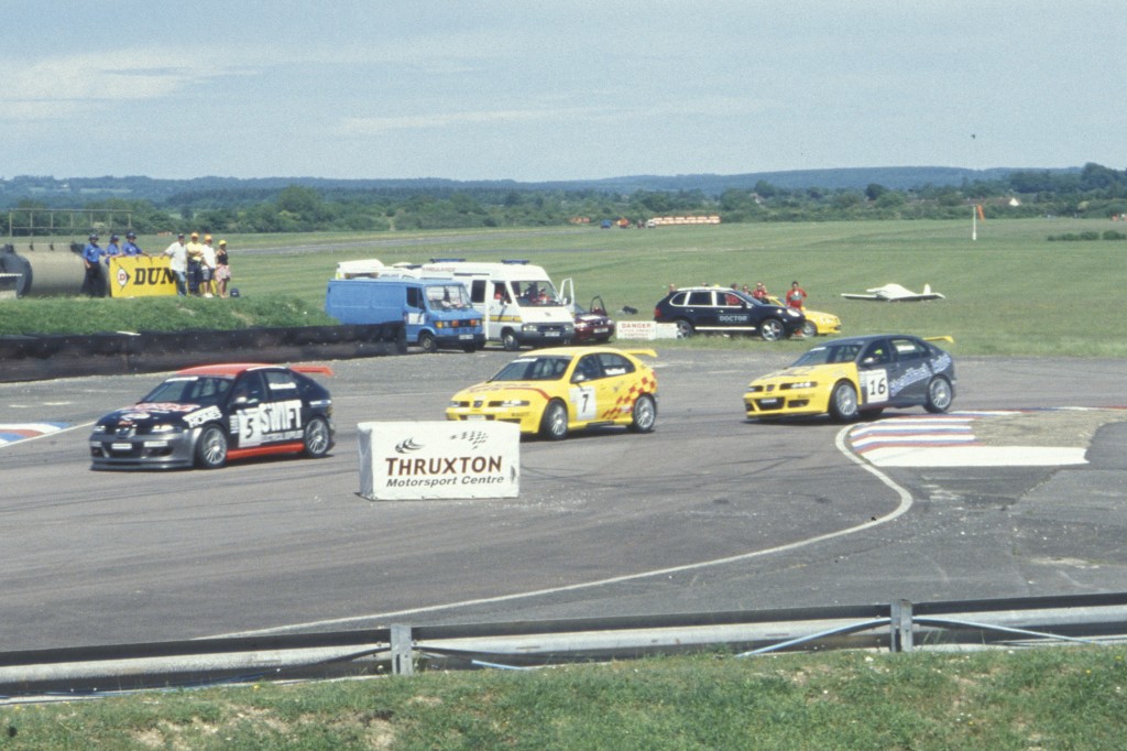 Thruxton, SEAT Cupra Who put that there?