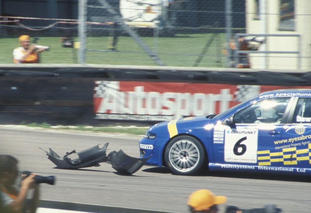 Thruxton, SEAT Cupra, Who put that there?