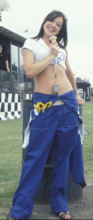 Thruxton, Intel Girl