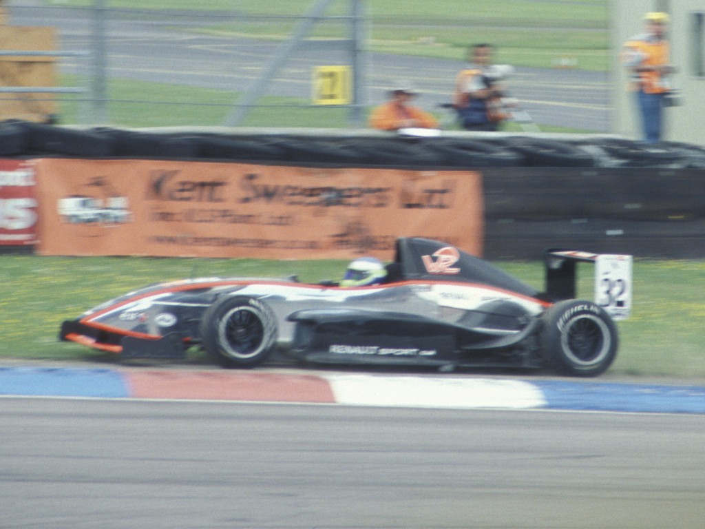 Thruxton, Formula Renault Taking some curb