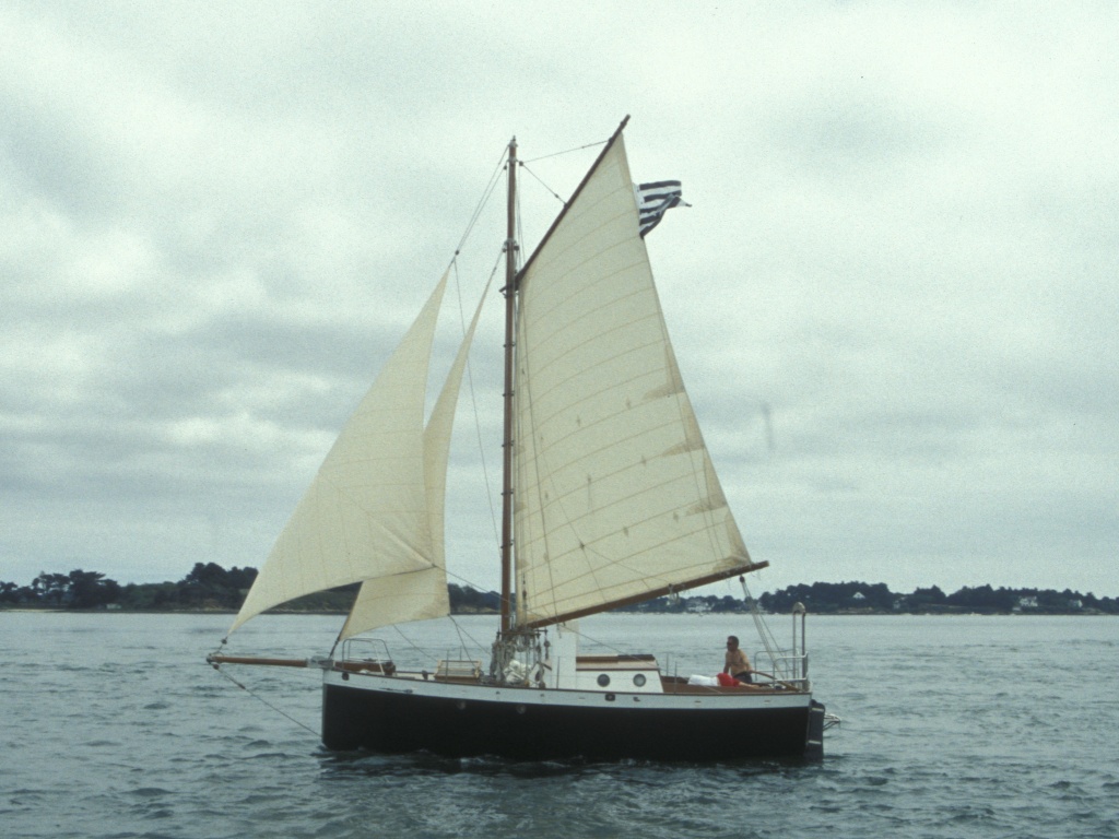 Gaff-rigged sloop