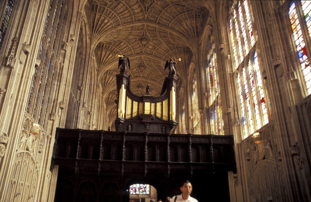 Organ and roof at Kings